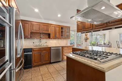 16 Wadsworth Ln, Dartmouth, MA 02748 - Photo 8
