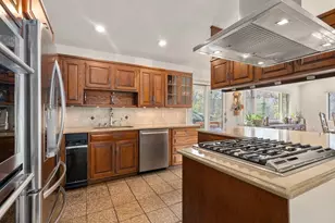 16 Wadsworth Ln, Dartmouth, MA 02748 - Photo 8
