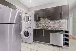 35 Harbor View St, Boston, MA 02125 - Photo 6