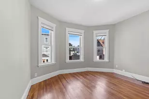 35 Harbor View St, Boston, MA 02125 - Photo 8