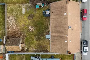 219 Montaup St, Fall River, MA 02724 - Photo 4