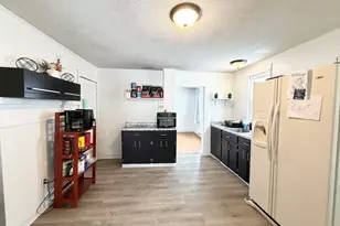 11 Crown St, Springfield, MA 01108 - Photo 4