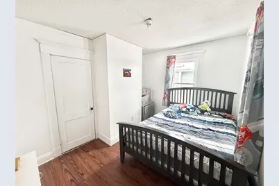 11 Crown St, Springfield, MA 01108 - Photo 8