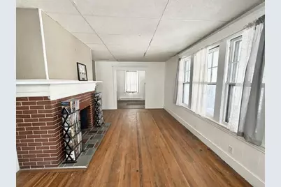 11 Crown St, Springfield, MA 01108 - Photo 6