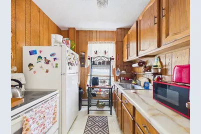 304 Cambridge St, Fall River, MA 02721 - Photo 8