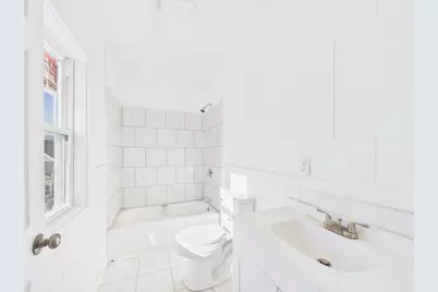 27 Nelson St, New Bedford, MA 02744 - Photo 12