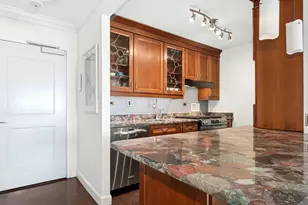 8 Whittier Pl, Boston, MA 02114 - Photo 14