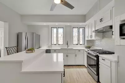 124 Chestnut St #2, Brookline, MA 02445 - Photo 2