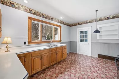 18 Crescent St, Montague, MA 01349 - Photo 6