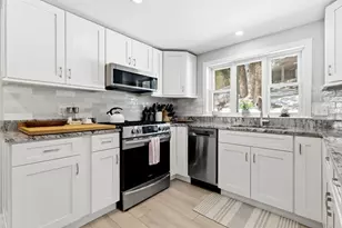 43 Woodside Ln, Arlington, MA 02474 - Photo 4