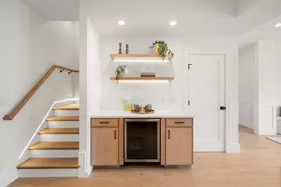 136 West Eighth #Four, Boston, MA 02127 - Photo 12