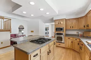 44 Kensington Ave, Westfield, MA 01085 - Photo 4