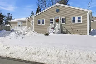 165 Lake Shore Dr, Weymouth, MA 02189 - Photo 2