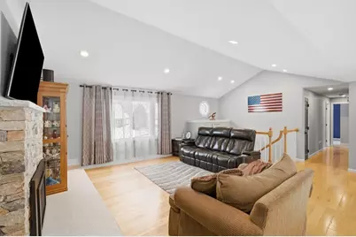 31 Tremont St, Woburn, MA 01801 - Photo 2