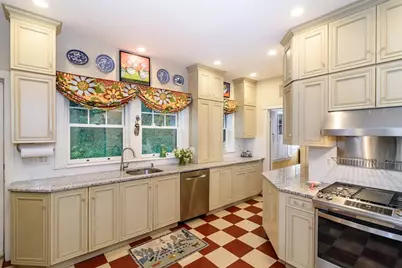 18 Eaton Court, Wellesley, MA 02481 - Photo 10