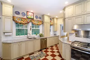 18 Eaton Ct, Wellesley, MA 02481 - Photo 10