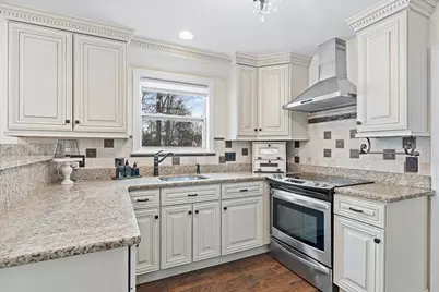 40 Pinewood Rd, Wellesley, MA 02482 - Photo 10