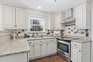 40 Pinewood Rd, Wellesley, MA 02482 - Photo 10