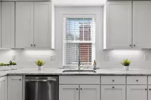 40 Catherine St, Boston, MA 02131 - Photo 10