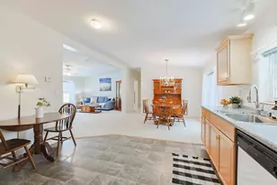 28 Sunset Ln, Plainville, MA 02762 - Photo 6