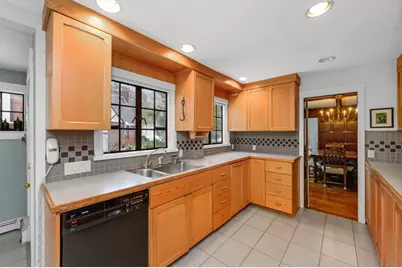 764 Hammond St, Brookline, MA 02467 - Photo 12