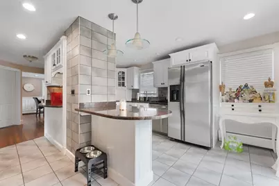 166 Charles St, New Bedford, MA 02744 - Photo 12