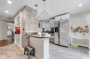 166 Charles St, New Bedford, MA 02744 - Photo 12