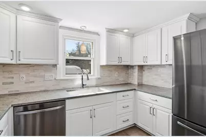 32 Glenview Dr, West Springfield, MA 01089 - Photo 6