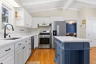 4 Garfield Ave, Stoneham, MA 02180 - Photo 6