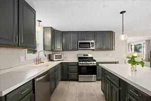 32 Stratton Dr, Hudson, MA 01749 - Photo 8