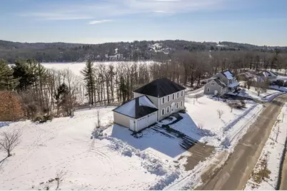 8 Vista Cir, Rutland, MA 01543 - Photo 2