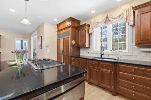 27 Summerfield Rd, Amherst, MA 01002 - Photo 14