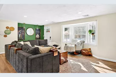 370 W Townsend Rd, Lunenburg, MA 01462 - Photo 4