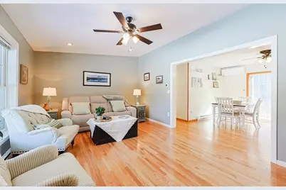 8 Wallis St, Douglas, MA 01516 - Photo 4