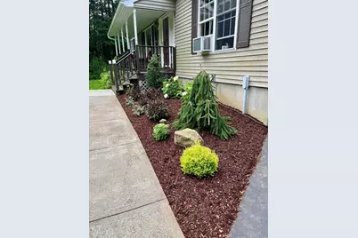 8 Wallis St, Douglas, MA 01516 - Photo 38