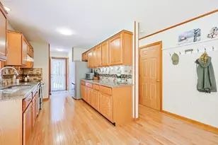 8 Wallis St, Douglas, MA 01516 - Photo 10