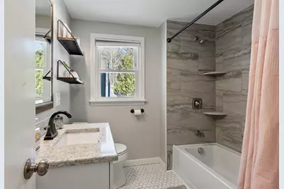 2 Riverlin Pkwy, Millbury, MA 01527 - Photo 12