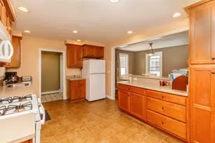 158 Hall St, Leominster, MA 01453 - Photo 4