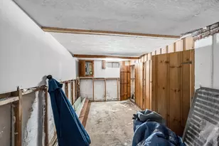 140 Slumber Ln, Springfield, MA 01128 - Photo 20