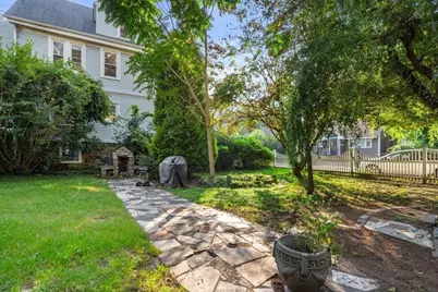 193 Florence St #2, Boston, MA 02131 - Photo 8