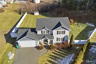 18 Downy Cir, Fitchburg, MA 01420 - Photo 2