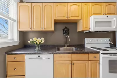 138 Main St #13, Fairhaven, MA 02719 - Photo 4