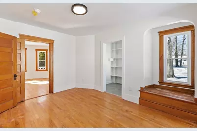 27 Montague St, Worcester, MA 01603 - Photo 14