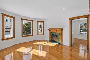 27 Montague St, Worcester, MA 01603 - Photo 8