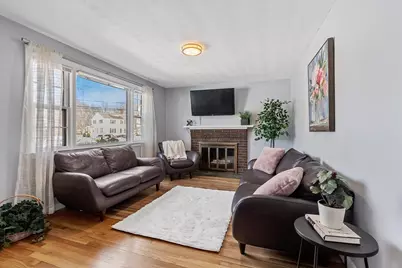 35 Gleason St, Framingham, MA 01701 - Photo 4