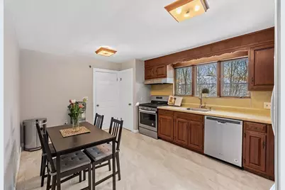 35 Gleason St, Framingham, MA 01701 - Photo 6