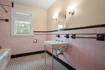 1438 Beacon St, Newton, MA 02468 - Photo 10