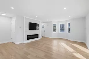 19 Garden St, Haverhill, MA 01830 - Photo 8