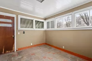 61 Cleveland St, Holyoke, MA 01040 - Photo 16