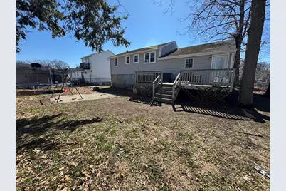 132 Commonwealth Ave, Lowell, MA 01852 - Photo 10